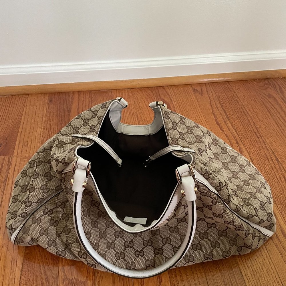 Gucci medium size handbag. Rarity, prestige and status symbol is the Gucci brand - Picture 8 of 8